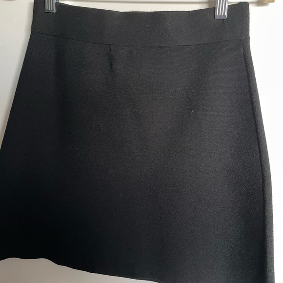 Massimo Dutti size s black wool mini skirt. - Picture 2 of 2